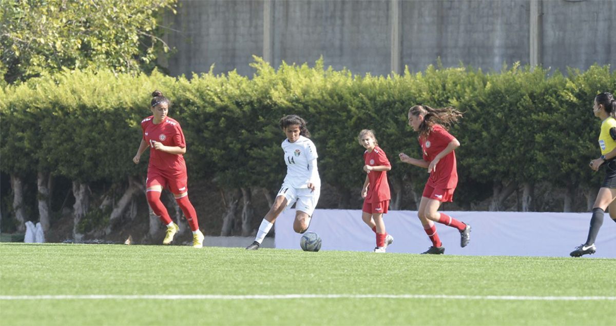 كيف يمكننا تعزيز الصحة النفسية للأطفال ومساعدتهم على التغلب على الصعوبات النفسية والاجتماعية؟