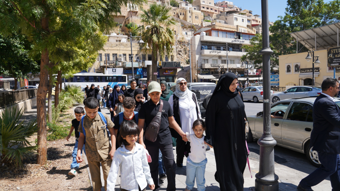 قرى الأطفال الأردنية تنظم رحلة ترفيهية لأطفال وعائلات من مشروع غزة الذي ترعاه إلى مدينة السلط